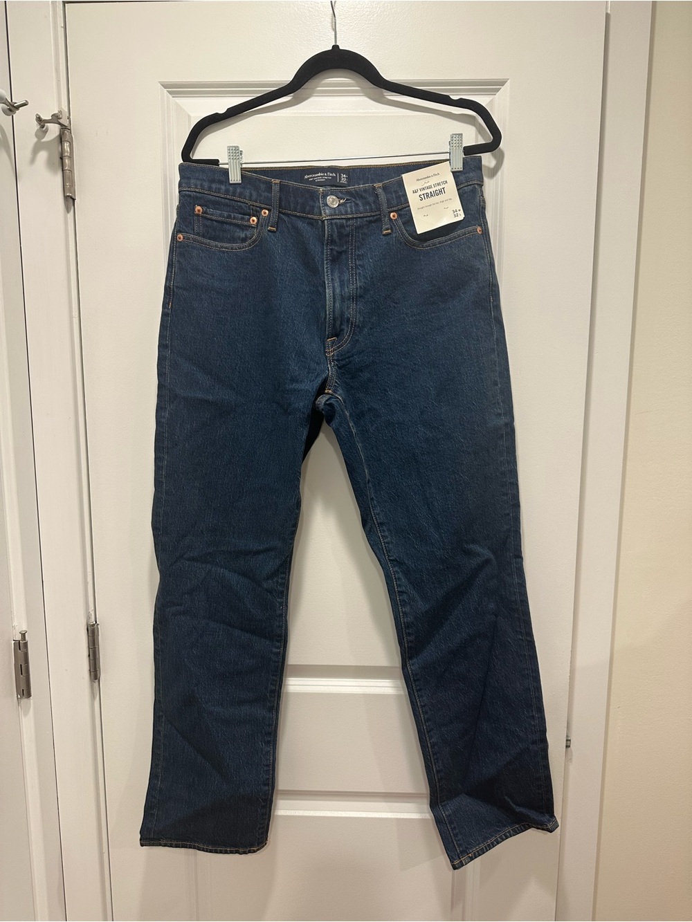 A&F 34 x 32 Dark Rinse Athletic Straight Jeans